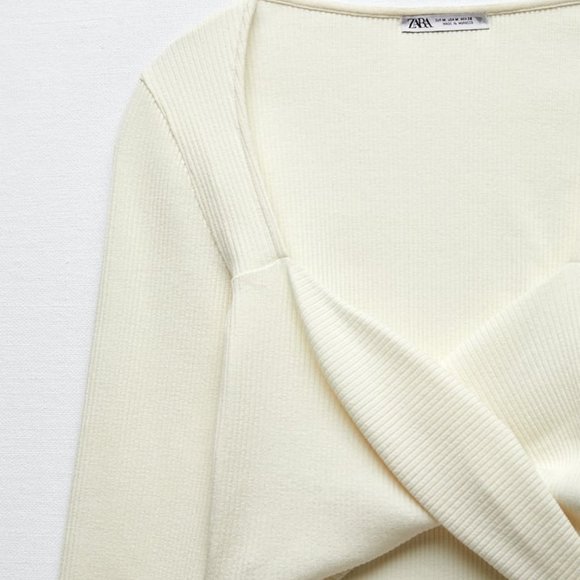 Zara Wrap Crop Top with V-neckline and Long Sleeves in Ecru white - Picture 4 of 6